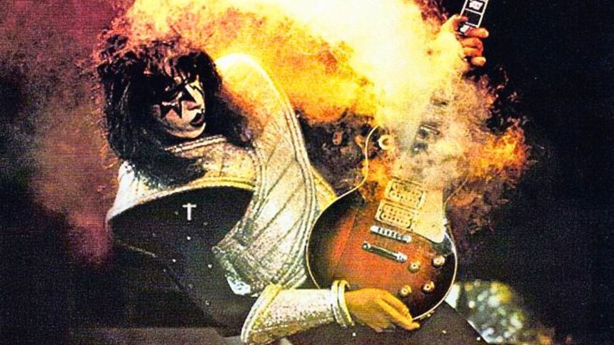 Podobna gitara towarzyszyła Frehleyowi przez całą karierę.