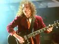 Angus Young to legenda AC/DC i gitarowych brzmień.