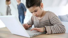 Dziecko w sieci: najważniejsze zagrożenia