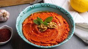 Muhammara, czyli pasta z pieczonej papryki. Przepis
