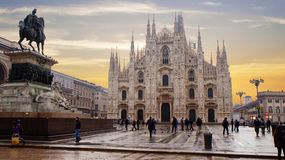 Plac i katedra w Mediolanie