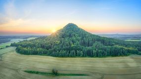 To najwyższy wulkan w Polsce. Na Ostrzycę prowadzi prosty szlak