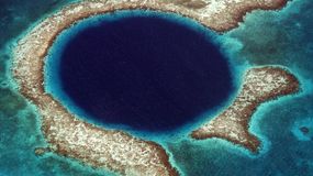 Widok z powietrza na Great Blue Hole
