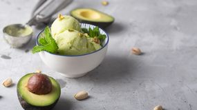 Lody pistacjowe na bazie awokado