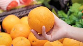 Jak wybrać najlepsze pomarańcze? Katarzyna Bosacka wskazuje