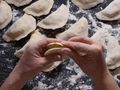 Najlepsze ciasto na pierogi. Użyj tej mąki, a będzie elastyczne