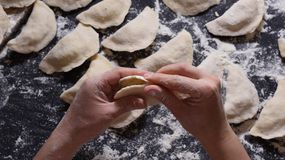 Najlepsze ciasto na pierogi. Użyj tej mąki, a będzie elastyczne