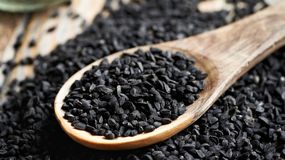 Czarnuszka to jedna z najzdrowszych roślin. Jedz łyżkę dziennie