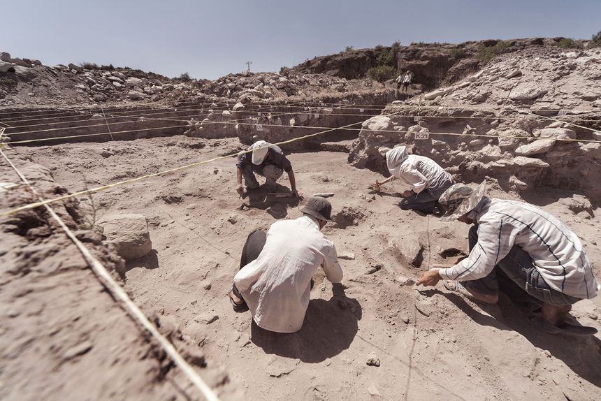 Archeolodzy podczas pracy na wykopalisku