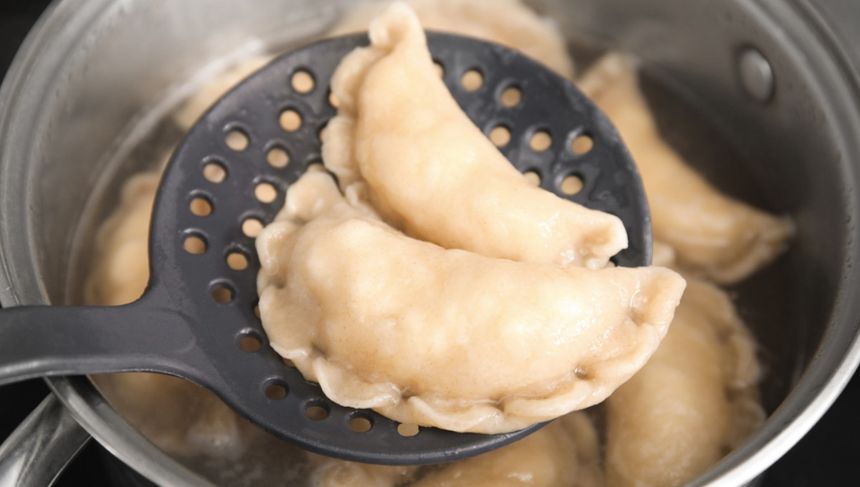 Pierogi z serem jak u babci. Prosty przepis na ciasto i nadzienie