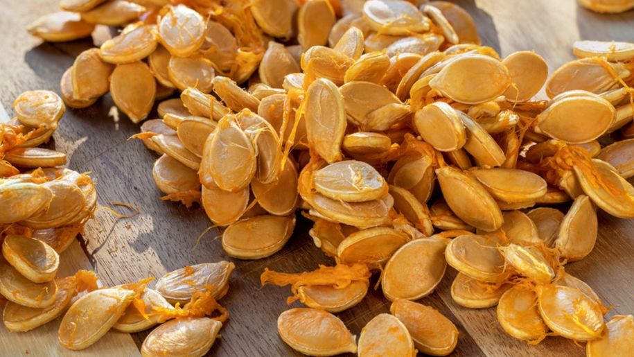 Pestki dyni to bomba odżywcza. Zamiast je jeść, wyrzucamy do kosza