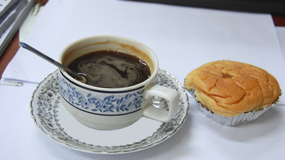 Ta kawa powstaje z odchodów