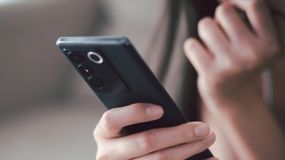Wangiri. Na czym polega to oszustwo telefoniczne i jak się bronić?