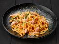 Spaghetti z łososiem i suszonymi pomidorami - przepis
