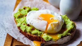 Jak zrobić idealne jajko w koszulce? Przepis od szefa kuchni