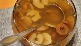 Przepis na kompot z suszu. Ten napój warto pić nie tylko w Wigilię