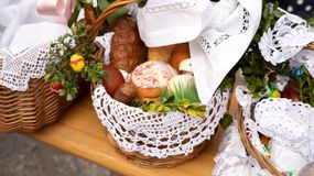 Święconka – co symbolizują potrawy w koszyczku wielkanocnym?