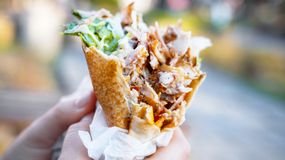 Polacy jedzą kebaby na potęgę. 4 wskazówki od dietetyka