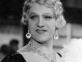 Eugeniusz Bodo jako Mae West w filmie 