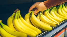 Czy czarna końcówka banana jest szkodliwa? Poznaj fakty i mity