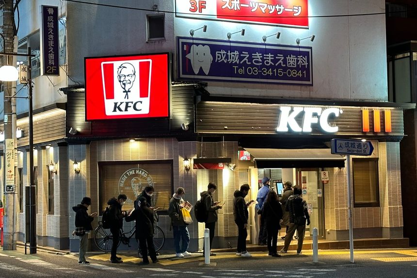 Rodzinna wizyta w KFC stała się świąteczną tradycją w Japonii