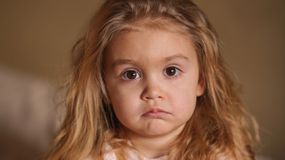 Co to jest sharenting? To może zrujnować prywatność dzieci