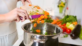 Nie wylewaj wody po gotowaniu warzyw. To idealny nawóz do roślin