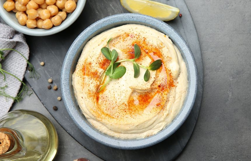 Wysokobiałkowe śniadanie - hummus