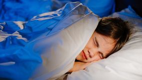 5 najpopularniejszych mitów o śnie. Rujnują twoje zdrowie