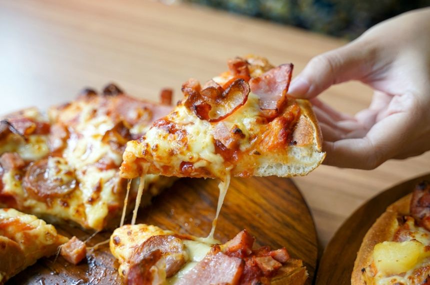 Jak zrobić idealne ciasto na pizzę?