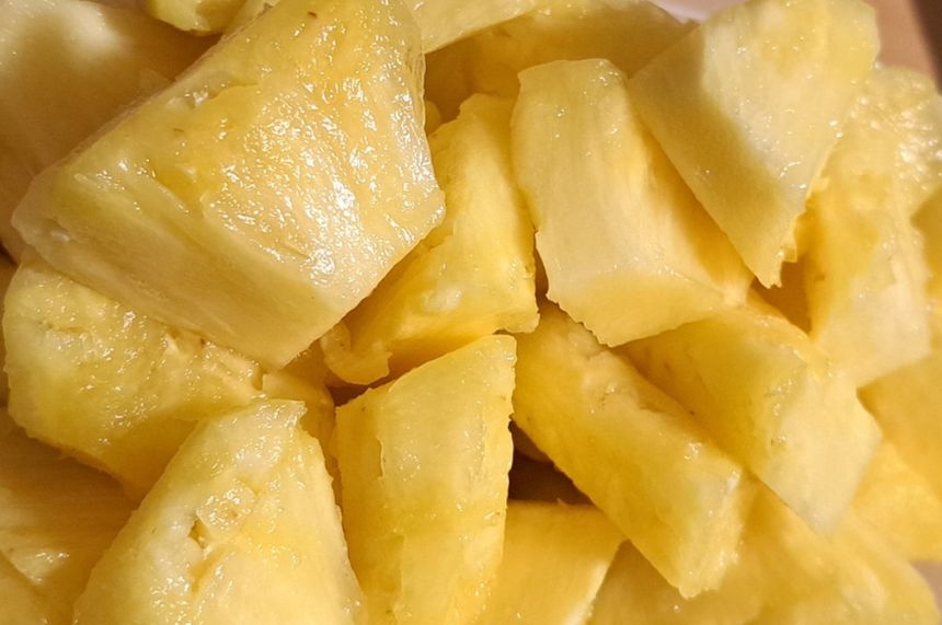 Ananas pomaga w odchudzaniu. Polacy często omijają go w sklepie