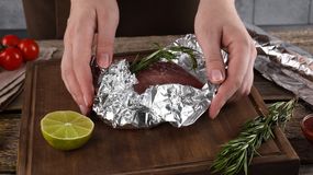 Nie zawijaj tych produktów w folię aluminiową