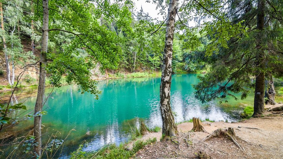 Kolorowe Jeziorka w Rudawach Janowickich. Jeden z cudów natury Polski