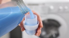 Sprawdziła skład płynu do płukania. "Konserwanty, rozpuszczalniki"