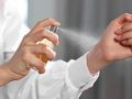 Jak przedłużyć trwałość perfum na skórze? Poznaj niezawodny trik