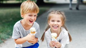 Ile lodów mogą jeść dzieci i jakie są najlepsze? Dietetyk odpowiada