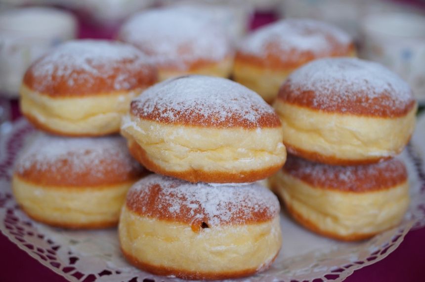 Jak zrobić idealne pączki? Prosty przepis na pączki na tłusty czwartek