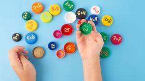 Quiz z tabliczki mnożenia. Każdy powinien zdobyć minimum 80%