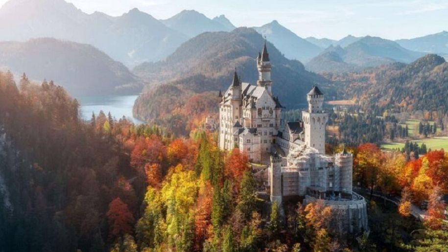 Zamek Neuschwanstein w Bawarii