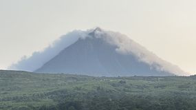 Azory: wyspa Pico widziana z Faial