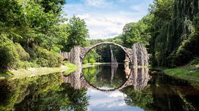 Diabelski Most (Most Rakotzbrücke)