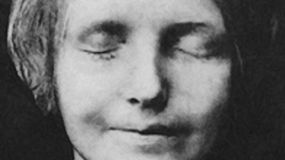 Jak Nieznajoma z Sekwany stała się twarzą manekina Resusci Anne?