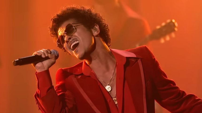 Bruno Mars zachwyca rockowymi klasykami