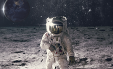 Księżyc się kurczy. Misje kosmiczne NASA i SpaceX zagrożone