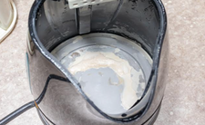 Osad z kamienia w czajniku