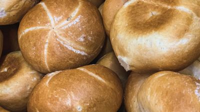 Pieczywo w markecie, skład, ciasto głęboko mrożone