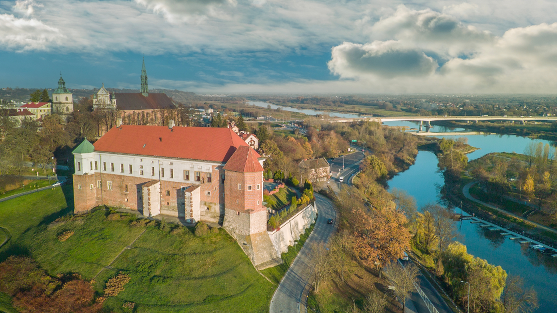 sandomierz-magiczne-miejsce-w-polsce-s-ynne-ucho-zamek-tunele-planeta
