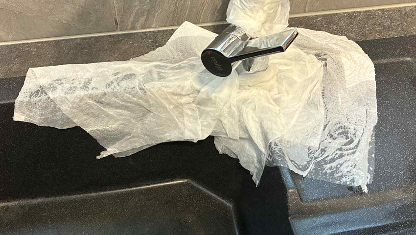 Jak usunąć kamień z czarnego zlewu
