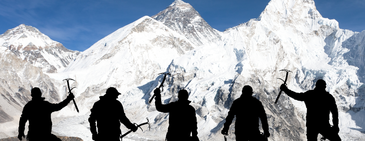 Mniej wypraw na Mount Everest. Nepal "zamyka" Himalaje