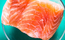 Łosoś coraz droższy, cena łososia rośnie przez globalne ocieplenie i zmiany klimatu